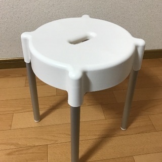 プラスチック椅子