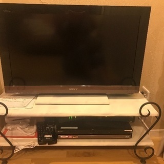 テレビ台付き液晶テレビとブルーレイDVD