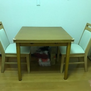 ニトリ ダイニングテーブルと椅子