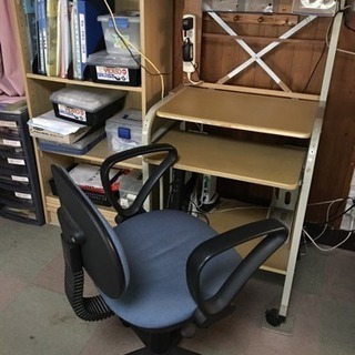 パソコンテーブルと椅子のセット
