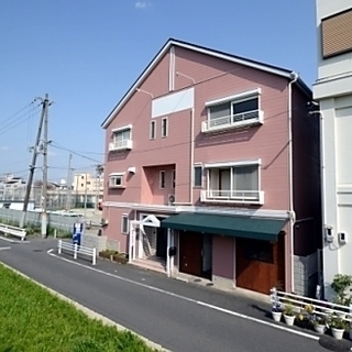 たこ焼きパーティを都島シェアハウスのそばの河川敷でします・・。