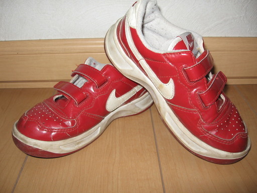 ｎｉｋｅ ナイキ 赤エナメル スニーカー 19cm 中古品 ｉｋｋｏ 江別のキッズ用品の中古あげます 譲ります ジモティーで不用品の処分