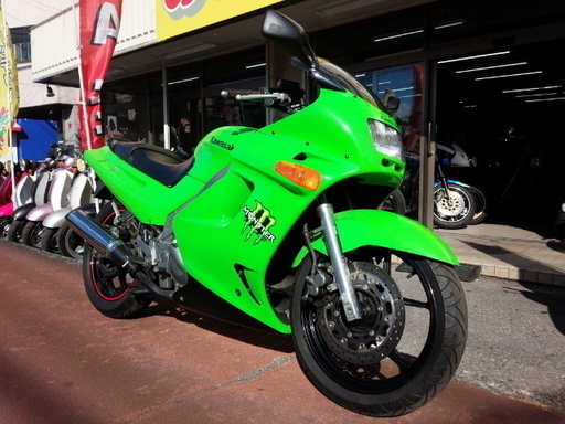 NO.2221　ＺＺＲ２５０　水冷４サイクル８バルブ２気筒２５０ｃｃエンジン　☆彡