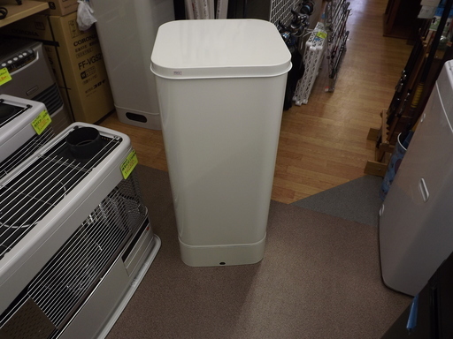 サンダイヤ　オイルタンク　９０ℓ　タンク容量：８３ℓ　据置式　屋内用　札幌　西岡店