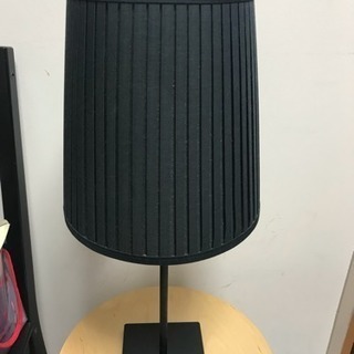黒い照明ランプ