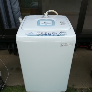 TOSHIBA　洗濯機　4.2キロ　2011年　幅56.3㎝　奥...