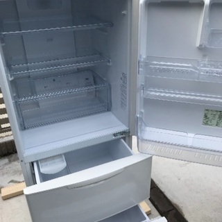 取引中。2015年製アクア冷凍冷蔵庫272L。美品。千葉県内配送無料。設置