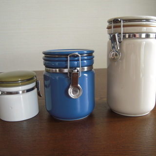 陶器 密閉容器（キャニスター）３個（大中小各１個）