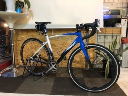 新発売の ［値下げ！revo lights付き］GIANT DEFY3 ロードバイク