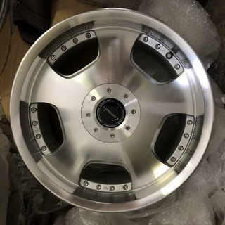 【取引中】ブリヂストン　レーベンツァーン DH　アルミホイール　8.5J x 18インチ +45 114.3 5H 4本セット