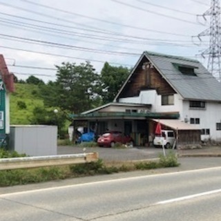 1階一部店舗+2階住居、駐車場10台以上あり、9k太陽光発電付き...