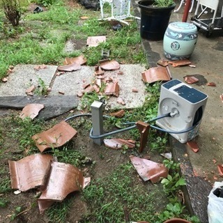 今回の台風で瓦が数枚落ちました。