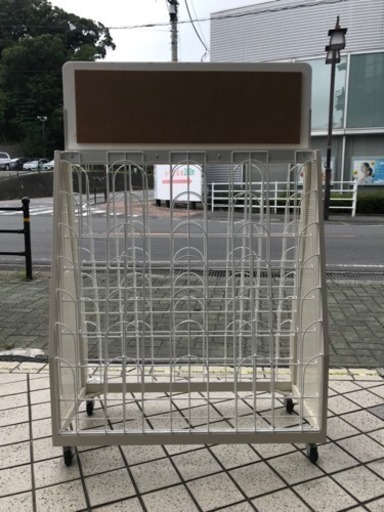 「パンフレットスタンド」4 列8段両面パンフレットスタンド