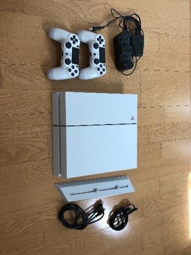 ps4 箱無し ホワイト 中古品  コントローラー2個有り コントローラーに傷あり