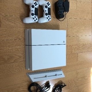 ps4 箱無し ホワイト 中古品 コントローラー2個有り コントローラーに ps4 箱無し ホワイト 中古品 コントローラー2個有り コントローラーに