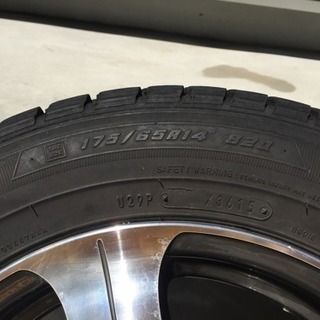 スタッドレスタイヤ 175/65 14
