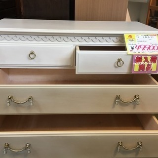 IDC OTSUKA(大塚家具)のMarian Deal(マリアンディール)のフレンチカントリー調 3段チェスト。レースがモチーフの優美なデザインの洋風タンス。ホワイトの明るい色合いが上品に印象に♪  - kokoelma -ココエルマ- 雑貨・中古家具・北欧家具・アンティーク家具の通販 