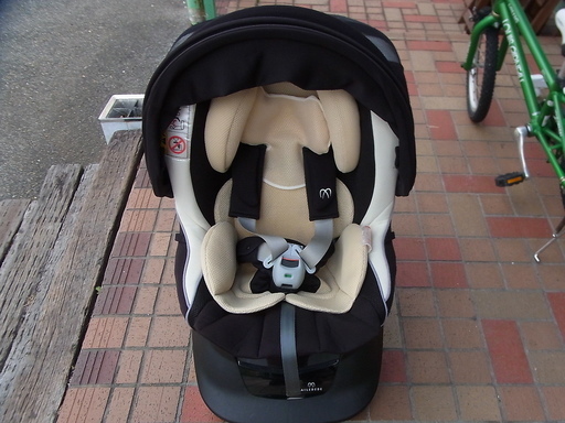 エールベベ  クルットNT2 プラウド ALB870 チャイルドシート 2014年製 新生児～４歳頃
