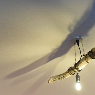 エジソン電球風LEDの流木ランプ