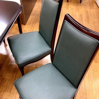 高級感漂うダイニング。マルニのダイニング5点セットです。