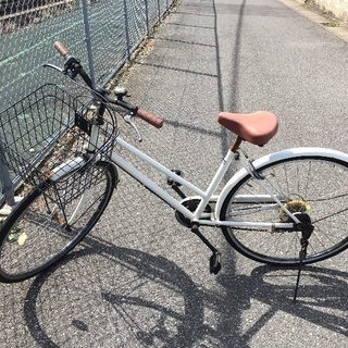 27インチ 中古自転車白 6段ギア付き