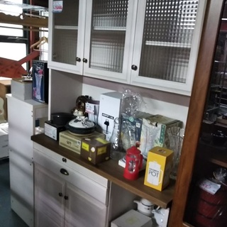 ［カントリー調キッチンボード食器棚］⁑リサイクルショップヘルプ