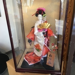 日本人形  ガラスケース付き  2