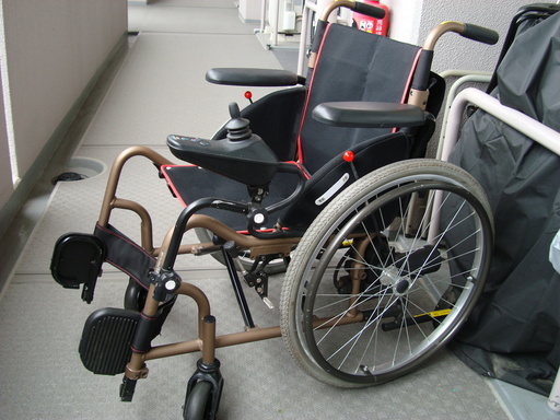 ☆値下げ★アイシン精機製★ 電動車椅子 タオライトⅡーｍ★ 軽量21kg 折り畳み式：幅36cm 【中古品】