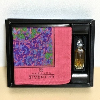 未使用  GIVENCHY ハンカチ＆香水set です。