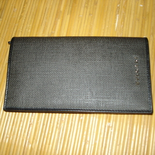 ブルガリ製の革長財布