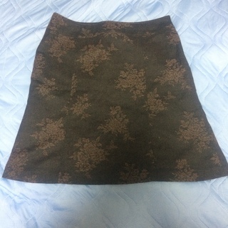 500円　ｗ８４　秋冬物　落ち着いた花柄　大きいサイズスカート