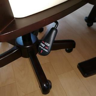 最終値下げ☆半額以下☆東京インテリア家具★ダイニングテーブル キャスター付きチェア2脚とチェア2脚の4脚セット★定価88000円★テーブル保護マット付き★