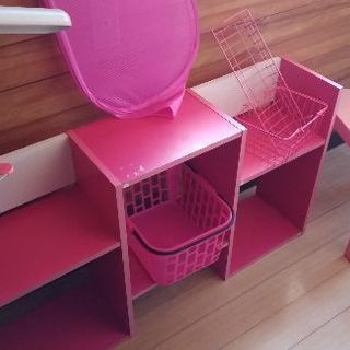 ピンク棚、テーブルセット