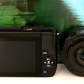 お洒落な高機能ミラーレス❤️Wi-Fi内蔵＆自撮り❤️Canon EOS