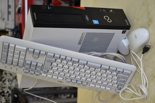 使用時間少　富士通 ESPRIMO D550/G Celeron Windows10