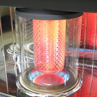 8/17トヨトミ 2017年製 半密閉式 煙突式石油ストーブ HR-650F　/SL1