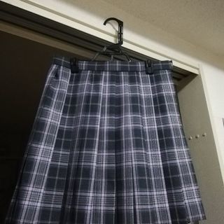 CONOMiのスカート（グレー×ラズベリー）