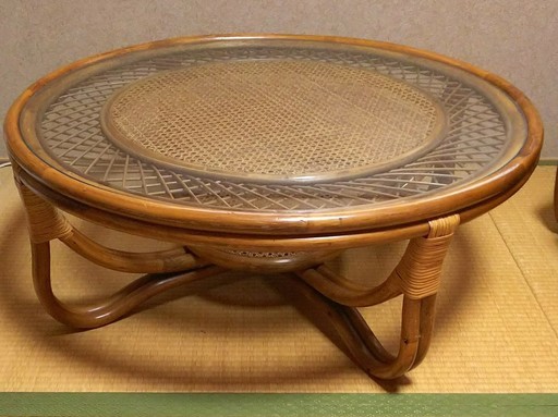 美品 ラタンテーブル 籐 丸テーブル ガラステーブル 卓袱台 (たっちくん) 菖蒲池のテーブル《座卓、ローテーブル》の中古あげます・譲ります