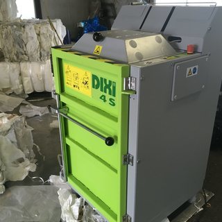 小型圧縮梱包機（ドイツ製）