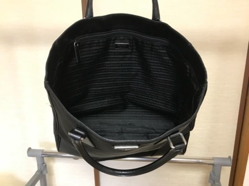 PRADAのトートバッグです。