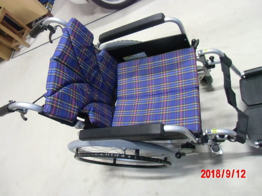 カワムラサイクル自走介助兼用車椅子　12000円　KA822B