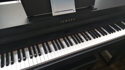 電子ピアノ　ヤマハ　SCLP-430B　2013製　配送代込み　￥64.000-　（配送エリア限定）