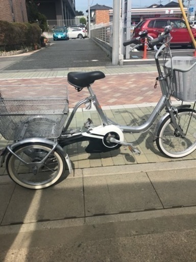BS アシスト付き３輪 ２０１３年式ワゴン 新車の3分の1の値段です。