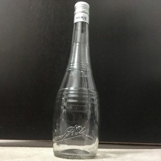 洋酒　ガラス瓶　容量720ml