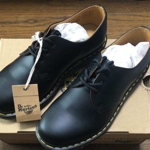 【新品】Dr.Martens ドクターマーチン 3ホール 1461 UK7 (りくりんご) 博多の靴《革靴》の中古あげます・譲ります