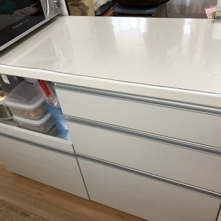 楽天市場】《くらしにプラス最大400円OFF》キッチンカウンター キッチン収納 ガラス扉・引き出し付き伸縮キッチンカウンター【幅73.5〜121.5cm】チェスト  キャビネット ラック 拡張テーブル 食器棚 ナチュラル 北欧 ホワイト 新生活 nissen ニッセン : Kagulie by nissen