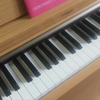 電子ピアノ ヤマハ YDP-162C 2014製 配送代込み ￥59.000-（配送エリア