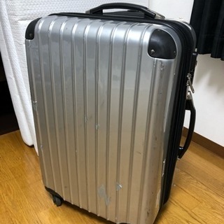 【中古】大きいスーツケース まだまだつかえます