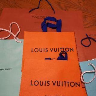 ルイヴィトンとTIFFANY、Dior、CHANEL紙袋