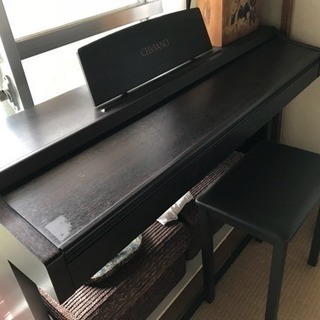電子ピアノです。子供が小さい頃使っていましたが、長い事使わずに置いてあったので、どなたか取りに来ていただける方に。